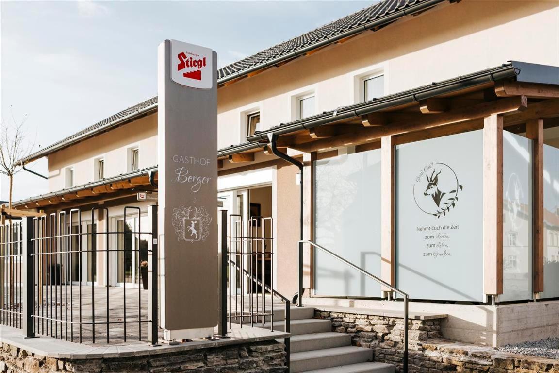 Gasthof Berger Sankt Peter am Hart Buitenkant foto